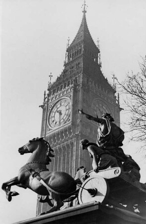 London. Palace of Westminster. The Clock Tower - der Glockenturm genannt Big Ben - seit 2012 Elizabeth Tower. Wahrzeichen der Stadt