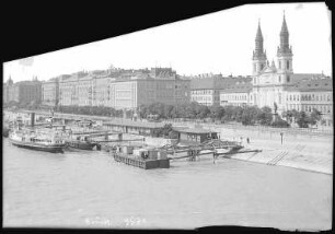 Budapest. Petöfi-Platz mit Corso, Hotel Hungaria und Bristol