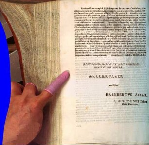 Aeterna Defunctis Quies, Vivis Beata Vita : Adeone saeva, an superba? ... Primum victricibus armis invasit R.R.P. Jacobum Holz ... Successit .... R.R.P. Anselmus Spiznagl ... [Tertium ictum excepit R.R.P. Romanus Pernazius ...]