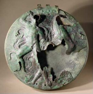 Griechischer Klappspiegel mit Relief: Kampf von Herakles und Amazone (?)