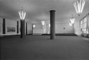 Dresden-Klotzsche, Flughafenstraße. Flughafen Dresden. Gebäude 219. Speisesaal. Innenansicht