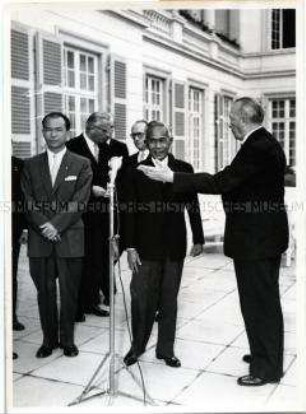 Konrad Adenauer empfängt den thailändischen Ministerpräsidenten Songram in Bonn