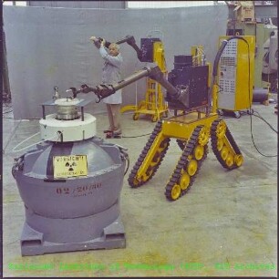 Elektrischer Master-Slave-Manipulator (EMSM I) der Abteilung Reaktorbetrieb und Technik (RBT)