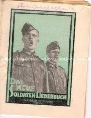 Abwurf-Flugschrift des NKFD mit umgetexteten Soldatenliedern und Passierschein für die Kapitulation (deutsch/russisch)