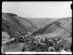Blick von Burg Lauenstein ins Loquitztal