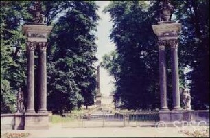 Potsdam, Park Sanssouci, Östlicher Lustgarten, Obeliskportal.