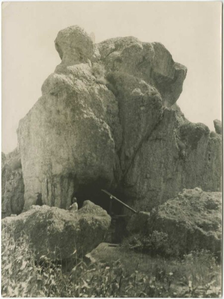 Rock dwelling of a Tarahumara family (Raramuri)