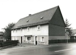 Schmölln-Putzkau, Dresdner Straße 2. Wohnhaus mit Ladeneinbau (1851/1900)