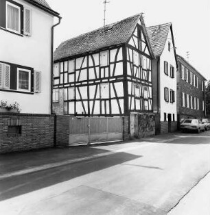 Florstadt, Pfarrgasse 1, Pfarrgasse 3