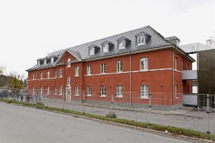 Sachgesamtheit ehem. Kaserne (Kasernenanlage); Königstein, Bischof-Kaller-Straße 1b, Bischof-Kindermann-Straße 7, Bischof-Kindermann-Straße 6, Bischof-Kindermann-Straße 5, Bischof-Kindermann-Straße 4, Bischof-Kindermann-Straße 3, Bischof-Kindermann-Straße 25, Bischof-Kindermann-Straße 23, Bischof-Kindermann-Straße 21, Bischof-Kindermann-Straße 2, Bischof-Kindermann-Straße 19, Bischof-Kindermann-Straße 1, Bischof-Kaller-Straße 3