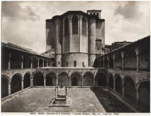 Basilika San Francesco, Assisi: Kreuzgang