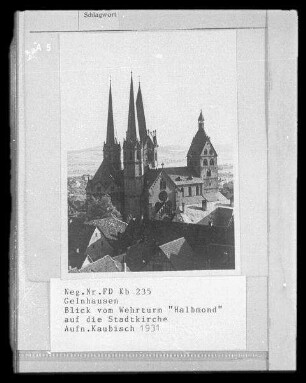 Gelnhausen. Marienkirche (1167/um 1250, 1446/1447 Umbau, 1876/1879 Renovierung, 1987/1999 Restaurierung). Ansicht vom Stadtgarten "Halbmond"