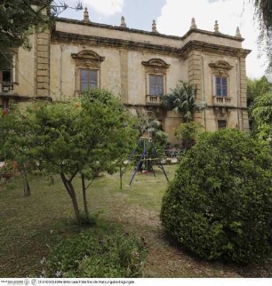 Villa Palagonia, Ostfassade