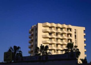 Spanien. Mallorca. Cala Millor. Hotel im Abendlicht