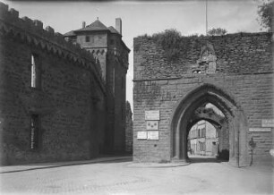 Erzbischöfliche-kölnische Burg — Koblenzer Tor