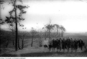 "Jugendleben". Dresden, Jugendgruppe Hechtviertel, Wanderung, 1946/47