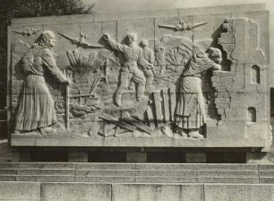Sowjetisches Ehrenmal: Zerstörung der Heimat
