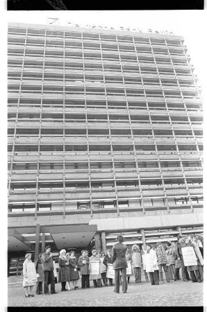 Kleinbildnegativ: HBV-Warnstreik, Deutsche Bank Berlin, 1979