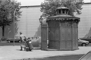 Westberlin : Westberlin, Tempelhof, Pissoir von innen, "Café Achteck"