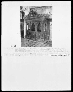Chorschranke mit Wappen der Stifter