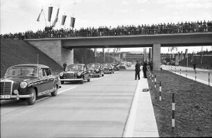 Offenburg: Autobahneröffnung bei Offenburg; Wagenkolonne fährt ab