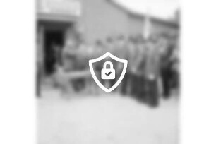 Schützenverein Redderschmiede von 1966 e.V.: Schützenhaus: Bürgerworthalter [Name maskiert] im Beisein von Erstem Stadtrat [Name maskiert] Schützen und Gästen beim Überreichen des Pokals an siegreiche Mannschaft der Redderschmiede mit [Name maskiert] [Name maskiert] [Name maskiert] [Name maskiert] Mühlenbruch und [Name maskiert] vorn links Tisch: 12./13. [Name maskiert]