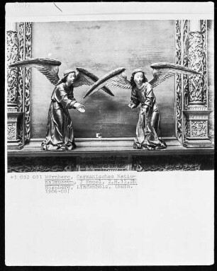 Katharinenaltar? — Altarschrein mit der heiligen Katharina — Engel