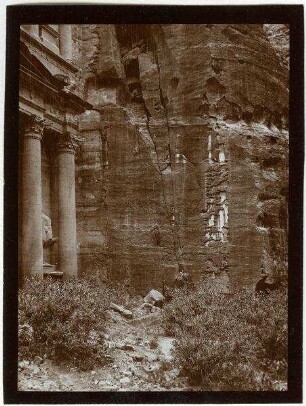 Schlucht von el-chazne v. S. [Petra]