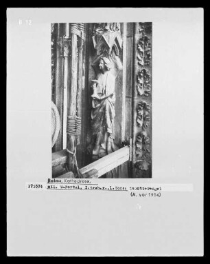Mittleres Westportal — Südliche Archivolten — 1. Zone, 1. Archivolte: Engel