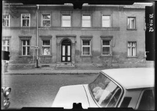 Neuruppin, Rosenstraße 9/10 (?). Doppelwohnhaus. Straßenfront (Teilansicht)