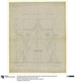 Gewerbeausstellung Dombauhütte, München, Querprofil mit Mauerstruktur der Eingangsstirnwand
