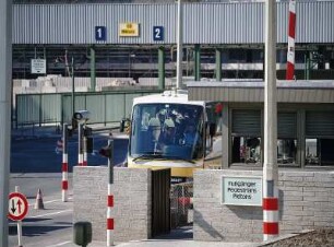 Deutsch-deutsche Grenze : Grenzübergang Checkpoint Charlie von West- nach Ostberlin.