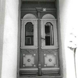 Oederan, Lange Straße 16. Wohnhaus mit Laden (um 1905). Haustür
