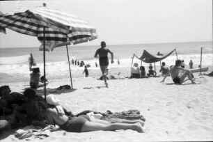 St. Konstantin: Gruppen am Strand