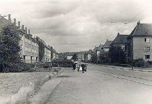 Dresden-Seidnitz, Rennplatzstraße : Dresden-Seidnitz, Rennplatzstraße. Blick nach Nordost zur Bodenbacher Straße
