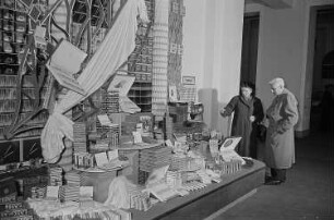 Ausstellungshalle der Sowjetunion, Präsentation von Tabakwaren