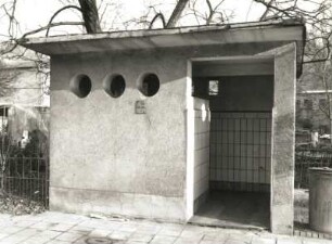 Meißen, Karl-Liebknecht-Straße. Toilettenhäuschen