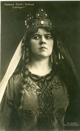 Helena Forti als Ortrud : Helena Forti als Ortrud in "Lohengrin" von Richard Wagner. Königliche Hofoper Dresden, ab 1916. Fotografie (Weltpostkarte) von A. Dous