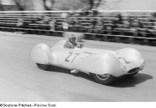 Arthur Rosenhammer in einem EMW 1500ccm-Sportwagen beim 6. Leipziger Stadtparkrennen