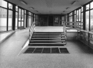 Dresden-Hellerau, Moritzburger Weg 68. Deutsche Werkstätten Hellerau. Verbindungsgebäude. Eingangsbereich