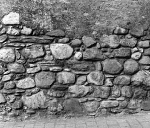 Stadtmauerreste; Hofheim am Taunus, Mauergasse 6, Hauptstraße 18a