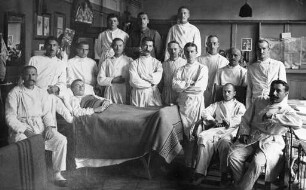Erster Weltkrieg - Reservelazarett Gewerbeschule. Pflegepersonal und Patienten