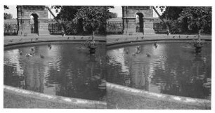 Springbrunnen in einer Parkanlage, vielleicht in Indien : Weltreisen. Springbrunnen in einer Parkanlage, vielleicht in Indien