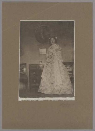 Kostümstudie (Helene Erfurth, Ehefrau des Fotografen) Kostümstudie (Helene Erfurth, Ehefrau des Fotografen)