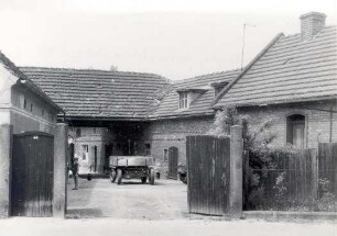Bauernhof in Kolkwitz : Bauwesen - Wirtschaftsgebäude und Gehöfte. Ort: Gołkojce / Kolkwitz. Bahnhofstraße Haus Nr. 48, Gut mit zwei Pferden (9,6 ha LNF, 5 Kühe, 4 Kälber, 10-12 Schweine).