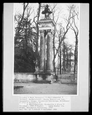 Obeliskportal — Statue