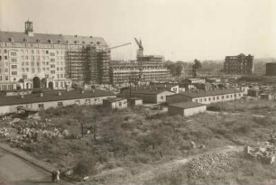 Dresden-Altstadt. Wiederaufbau des Altmarktes. Westseite (Gelände zwischen Altmarkt und Postplatz). Ansicht von Westen. Bauzustand Oktober 1955