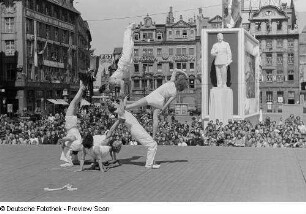 Akrobatik auf einer Kulturveranstaltung
