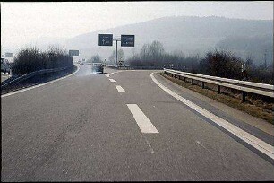 Einfahrt in Tangente Nordost (AK Hegau Richtung Engen) von Nebenfahrbahn Nord (AK Hegau Richtung Schaffhausen)