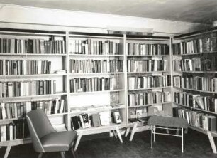 Breitungen/Werra-Roßdorf. Zentralbibliothek Roßdorf, Inneres mit Leseecke